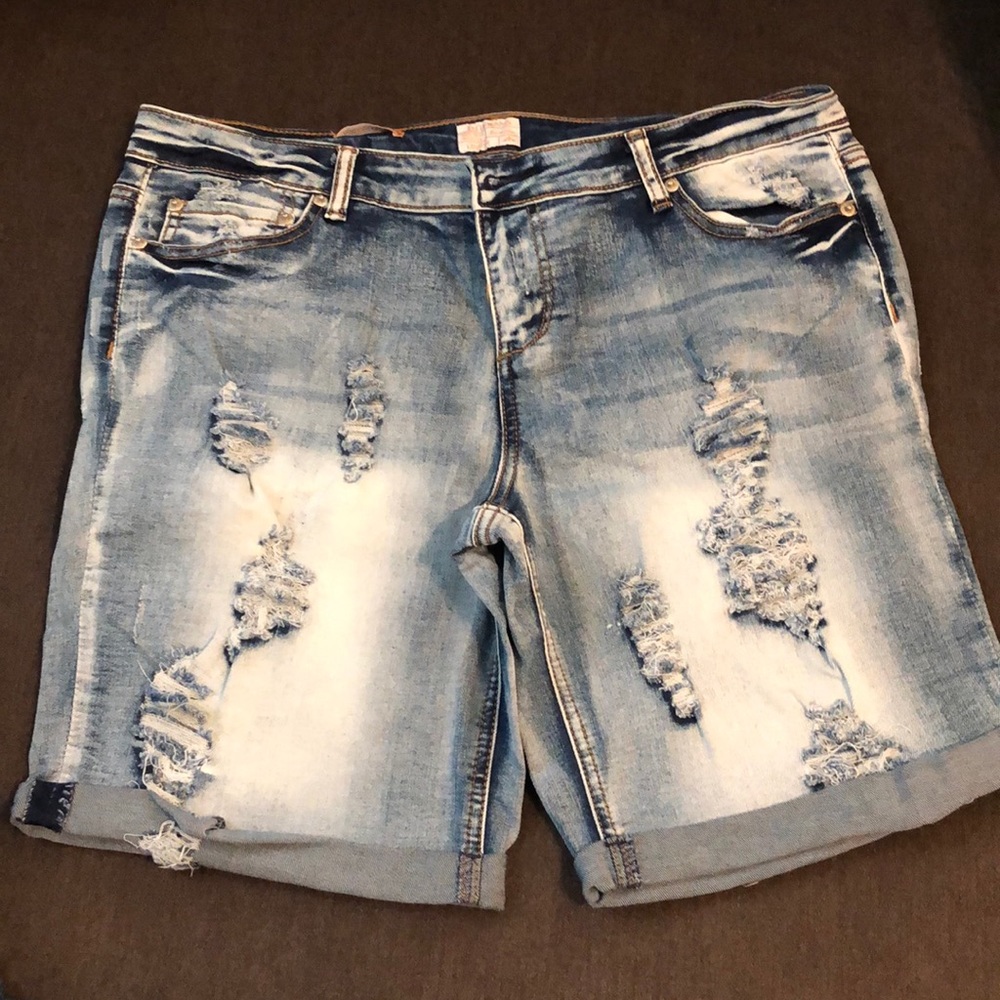 EUC ripped super stretch jean shorts sz 13/14